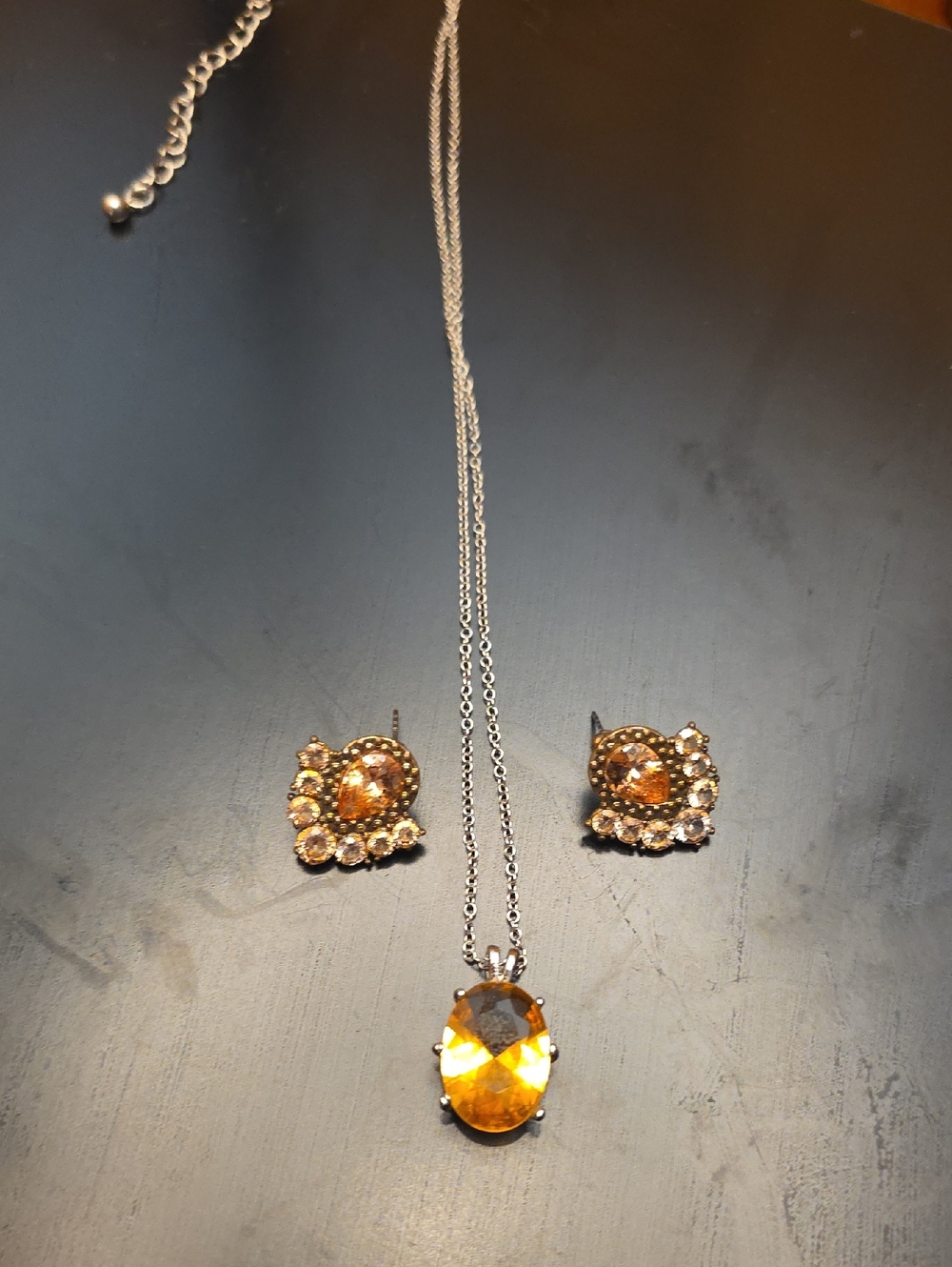Elegant Amber Crystal Pendant Necklace and Stud Earrings Set - Yellow